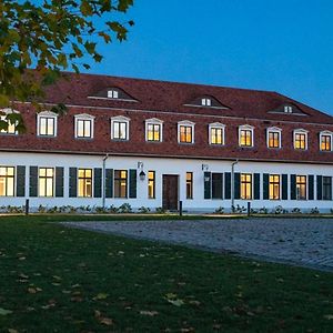 Gut Sarnow - Hotel, Restaurant und Reitanlage